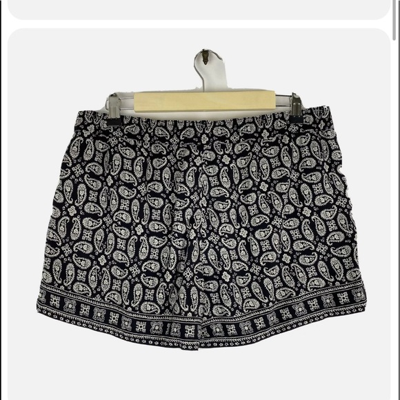Madewell Drapey shorts large - Picture 2 of 3